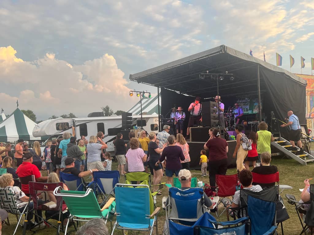 Amish Outlaws get crowd up and moving at Lebanon Area Fair