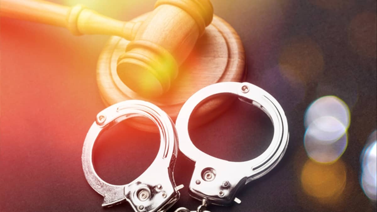 🔗 Horse race bookkeeper at Penn National Race Course accused of diverting more than $700k to herself