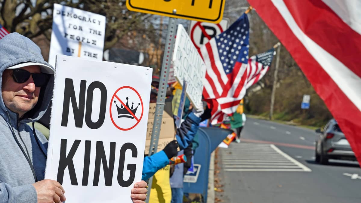 🔗 Lebanon County residents host 3rd No Kings Day protest against Trump