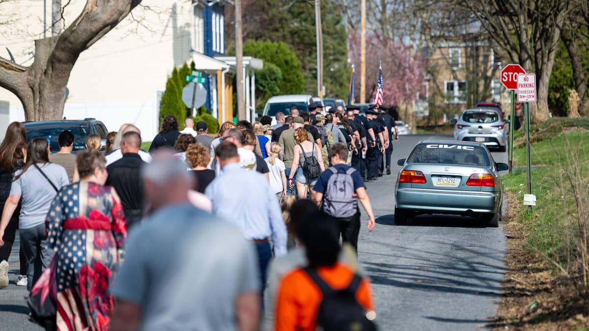 Clear skies greet Umbrella Walk honoring fallen Lebanon officer Lt. William Lebo