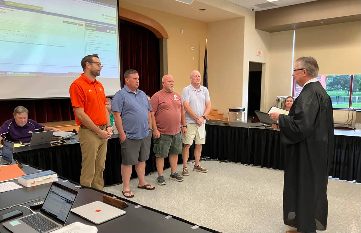 Palmyra school board adds four new members to fill vacancies